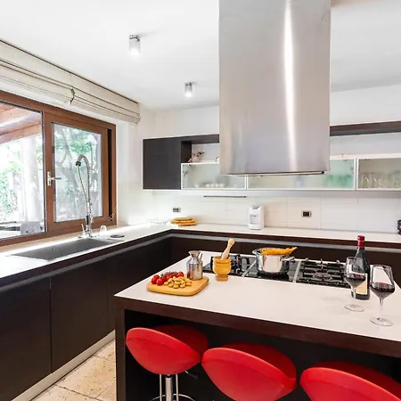 Dolce - Vista Colline, Jacuzzi, 3suites & 5min Dal Mare *