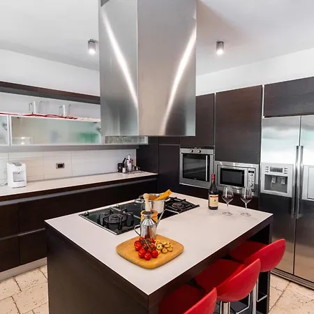 Dolce - Vista Colline, Jacuzzi, 3suites & 5min Dal Mare Nyaraló