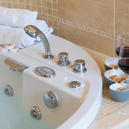 Dolce - Vista Colline, Jacuzzi, 3suites & 5min Dal Mare *