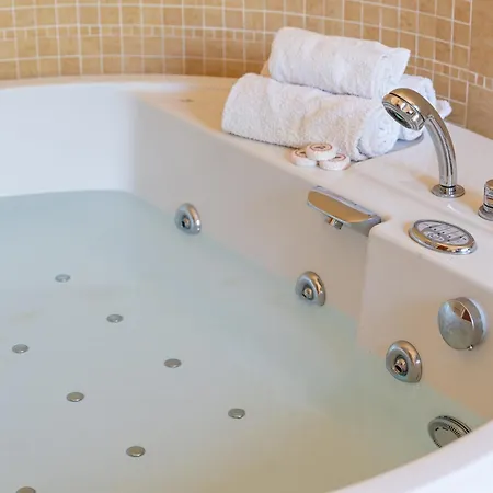 Nyaraló Dolce - Vista Colline, Jacuzzi, 3suites & 5min Dal Mare *