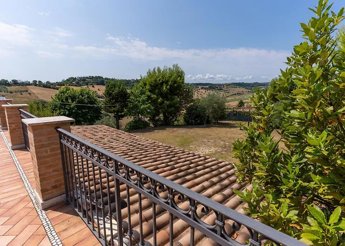 Dolce - Vista Colline, Jacuzzi, 3suites & 5min Dal Mare Σπίτι διακοπών