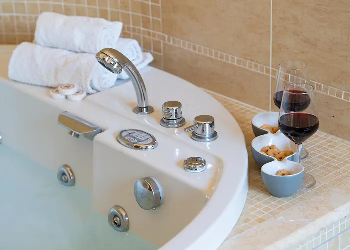 Dolce - Vista Colline, Jacuzzi, 3suites & 5min Dal Mare *